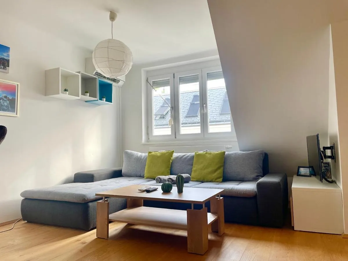 60 M2 Central Rooftop Apartment With Ac Viena