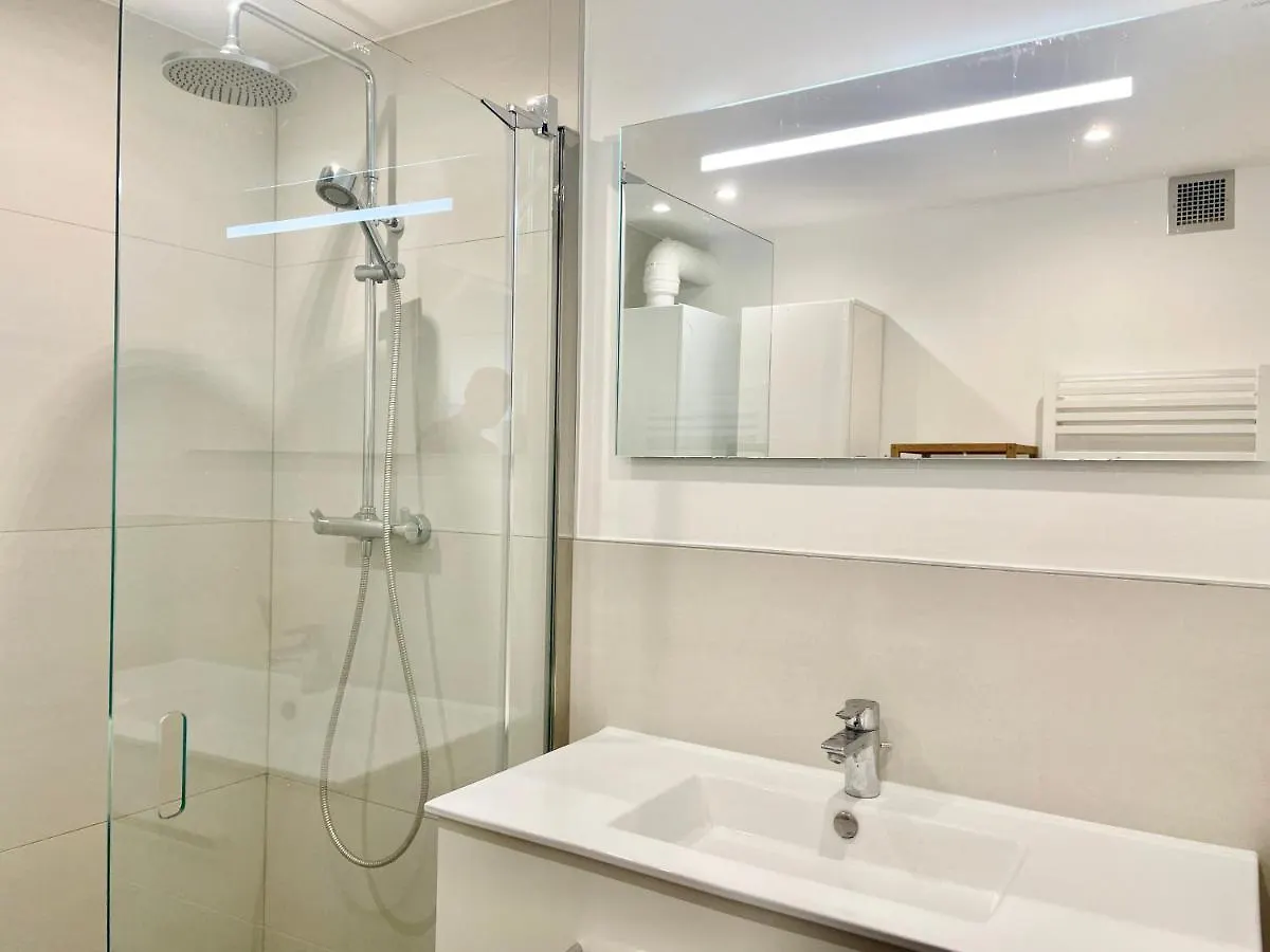 60 M2 Central Rooftop Apartment With Ac Viena