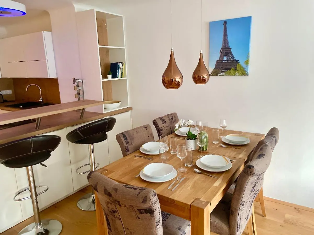 60 M2 Central Rooftop Apartment With Ac Viena 0*,